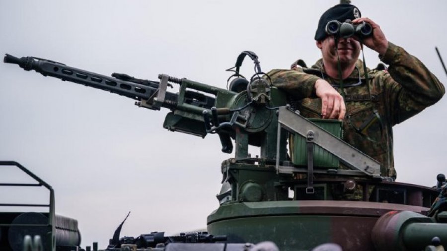 NATO bëhet gati për ‘luftë’, dislokon mijëra ushtarë dhe pajisje ushtarake në Ukrainë