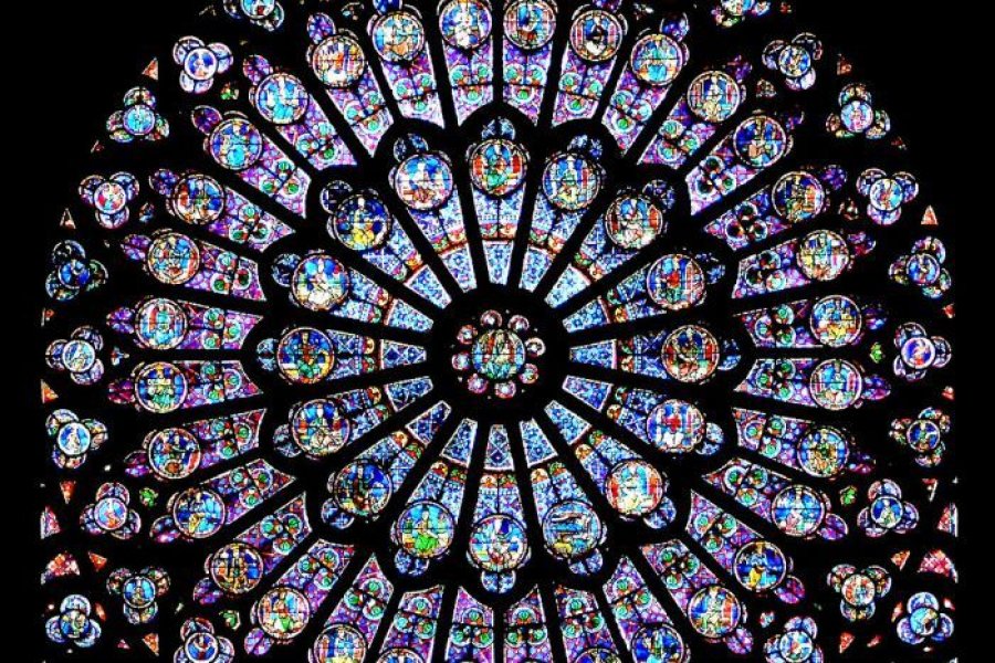 Restaurimi i Notre-Dame: Specialistët punojnë me dritaret e famshme të pikturuara