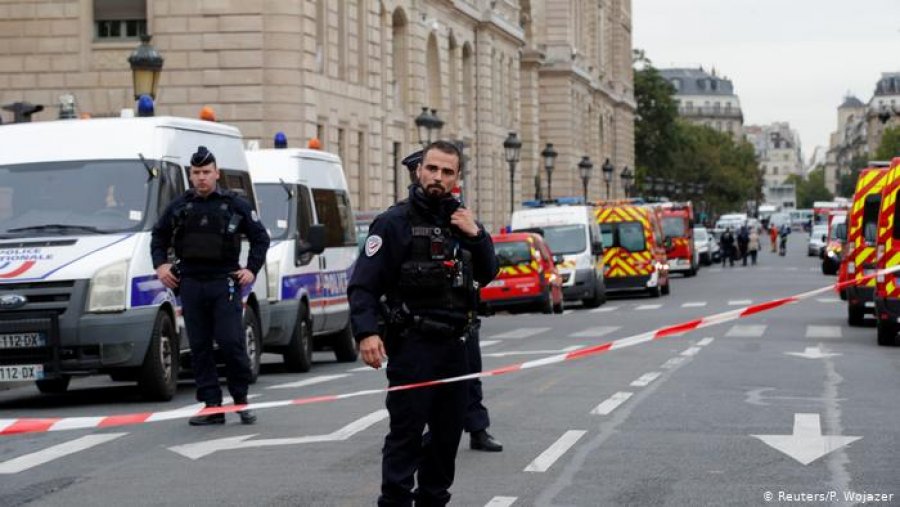 Të shtëna me armë në Paris, lëndohet rëndë një 10-vjeçare