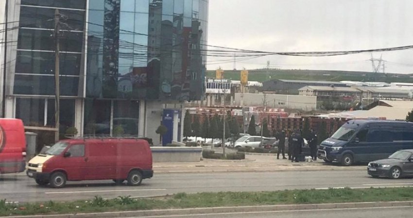 Fushë Kosovë, policia rrethon një objekt, dyshohet për eksplodim të një bombe