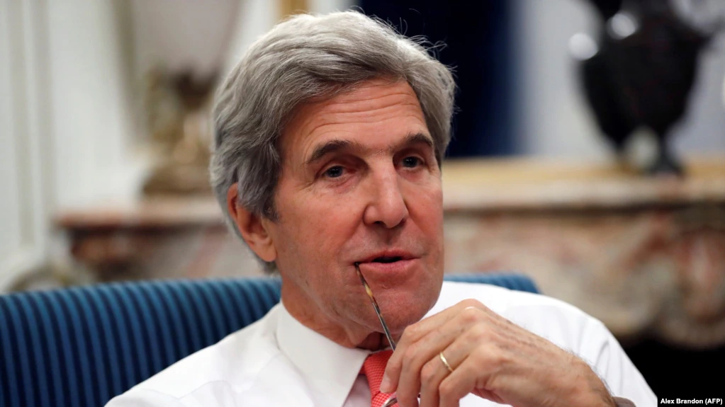 John Kerry niset drejt Kinës për të diskutuar rreth klimës