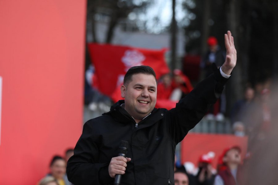 Fushata në Korçë, Braimllari - Peleshit: Ti nuk do jesh më deputet pas 25 Prillit