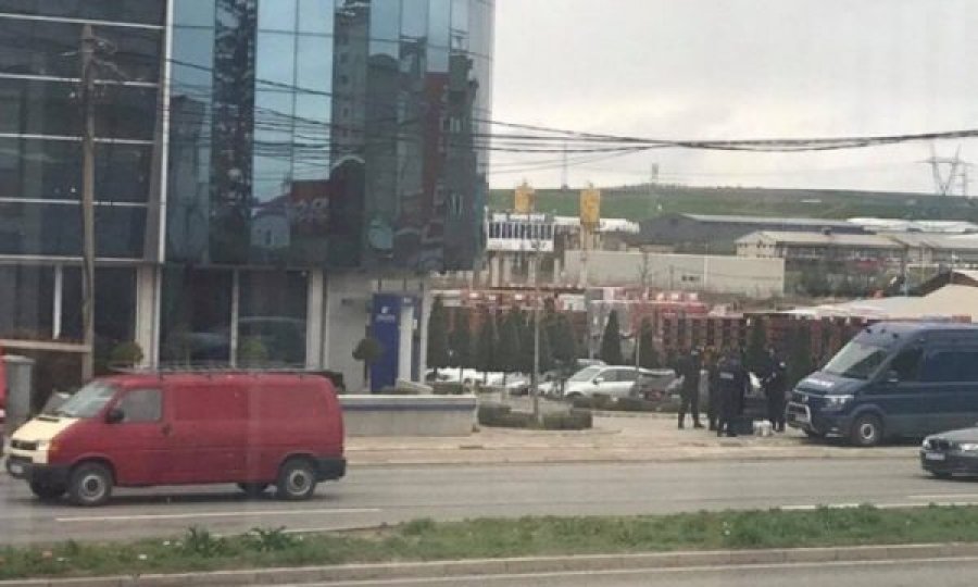 Policia e Kosovës shpërthen eksplozivin në autostradën Prishtinë - Fushë Kosovë