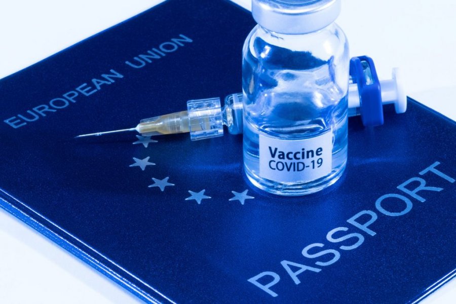 ‘Hapja e turizmit në verë’/ BE miraton pasaportën e vaksinimit, ja kushtet dhe kur futet në fuqi