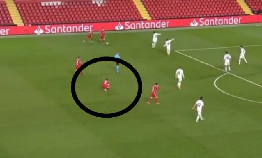 VIDEO/ E ka seriozisht?! Shikoni çfarë po bën lojtari i Liverpoolit në minutën e 88’