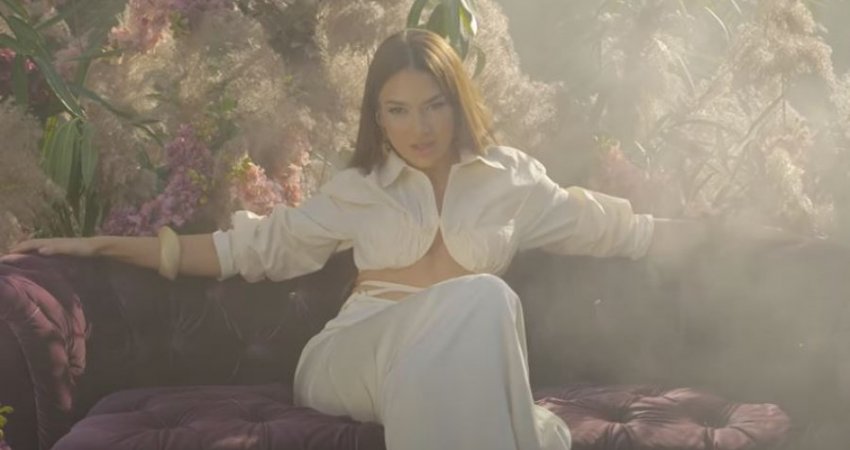 Elvana Gjata publikon albumin 'Çelu', sjell edhe gjashtë këngë me videoklipe