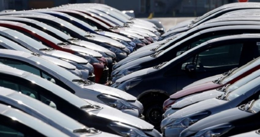 Komunat kundër heqjes se kushtëzimit skandaloz të regjistrimit të veturave me pagesën e tatimit në pronë