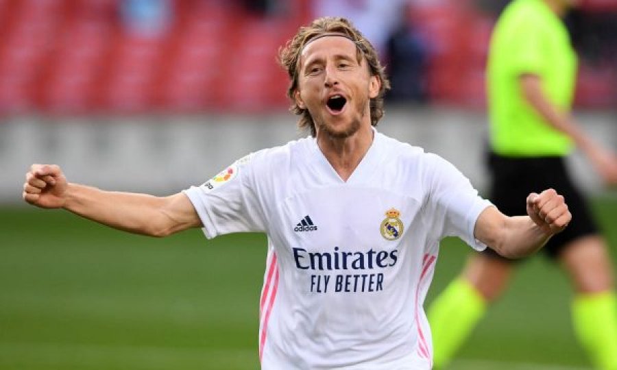 Mungon zyrtarizimi, Modric ka rinovuar me Real Madridin