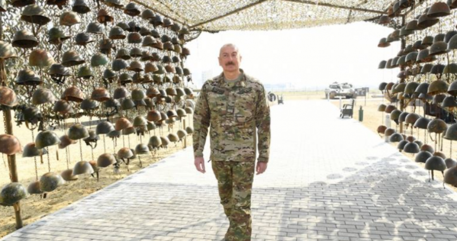 Azerbajxhani hap ekspozitën me helmetat e ushtarëve të vrarë armenë