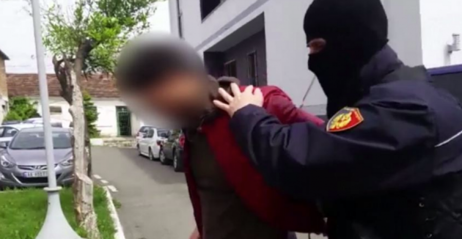 Dy elbasanllinj tmerrohen në Kuçovë, 32-vjeçari iu turret me sëpatë, ndërhyn Policia