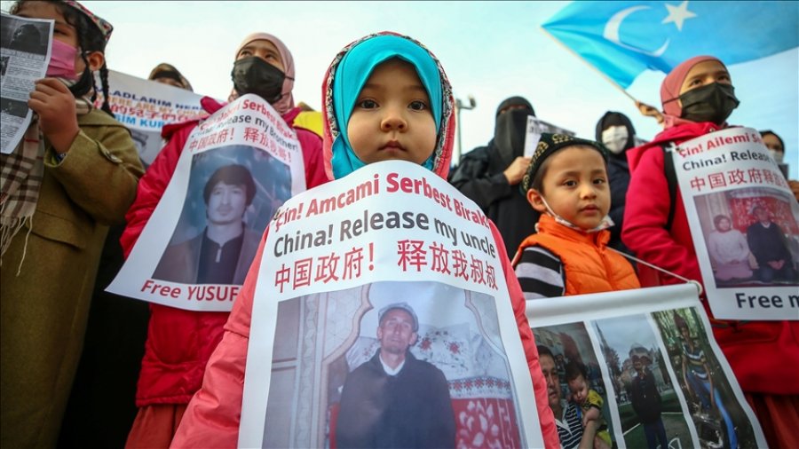 ‘Trajtimi i ujgurëve dhe myslimanëve’/ HRW akuzon Kinën për krime kundër njerëzimit në Ksinjiang