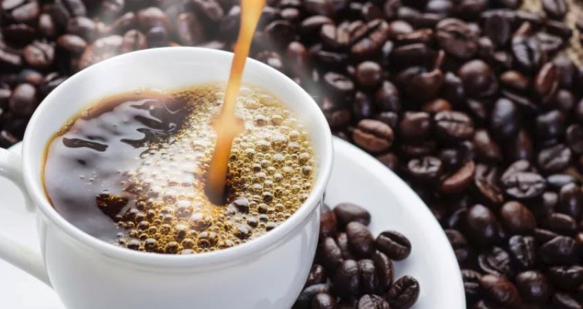 Si ndikon konsumimi i dy filxhanëve me kafe çdo ditë në mëlçinë tuaj?