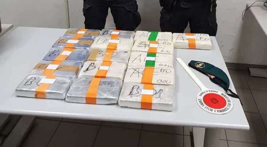 U aksidentua gjatë arratisjes me makinë, policia arreston shqiptarin me 17 kg kokainë   