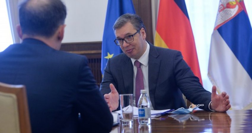 Vuçiqi këmbëngul për 'Zajednicën', Mass i kërkon marrëveshje me Kosovën