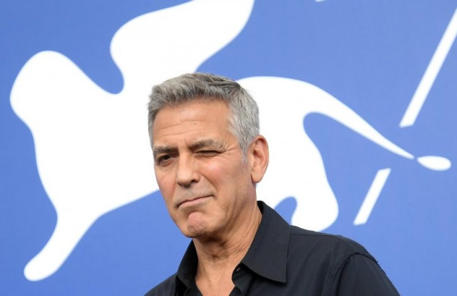 George Clooney po ndihmon njerëzit e prekur nga përmbytjet në Itali