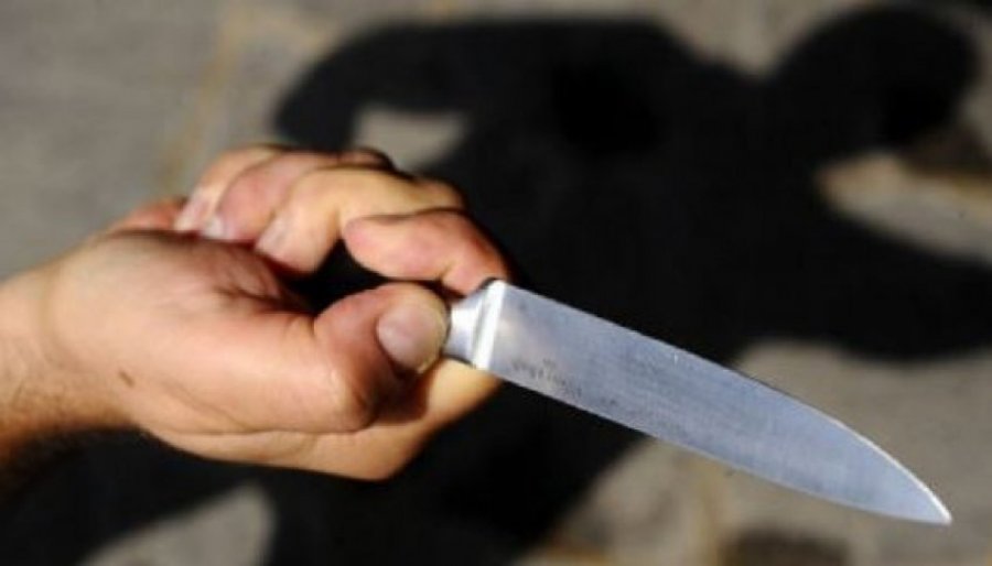 Goditi me thikë bashkëshorten në prani të vajzave të mitura, 12 vjet burg për 40-vjeçarin shqiptar