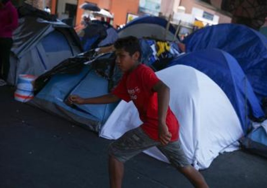 Numër rekord i fëmijëve të pashoqëruar të ndaluar në kufirin meksikan