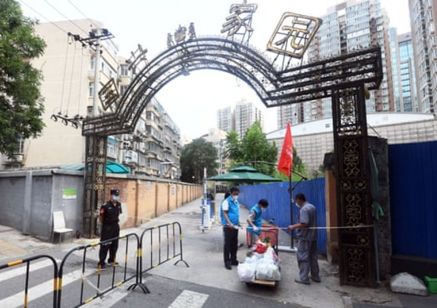 Kina mbyll linjat e transportit në luftë me shpërthimin më të keq të Covid për muaj