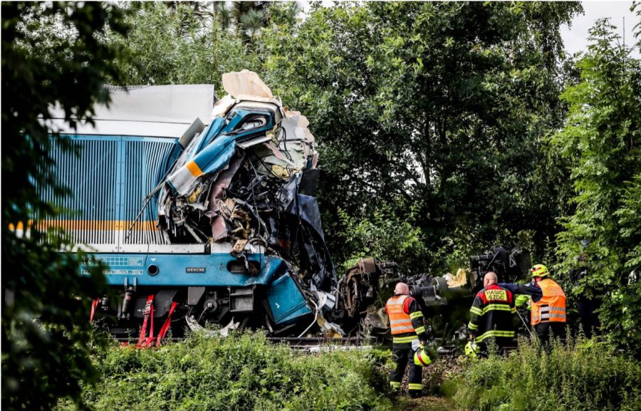Trenat përplasen ‘kokë më kokë’ në Çeki, 3 të vdekur