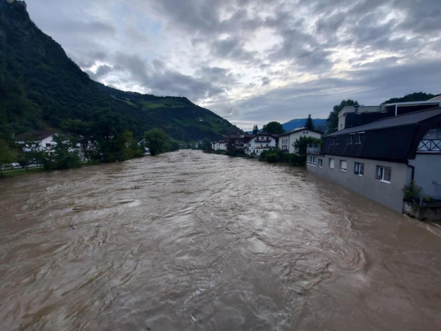 Moti i keq në Itali, përmbytje dhe mbyllje hekurudhash në Tirolin e Jugut