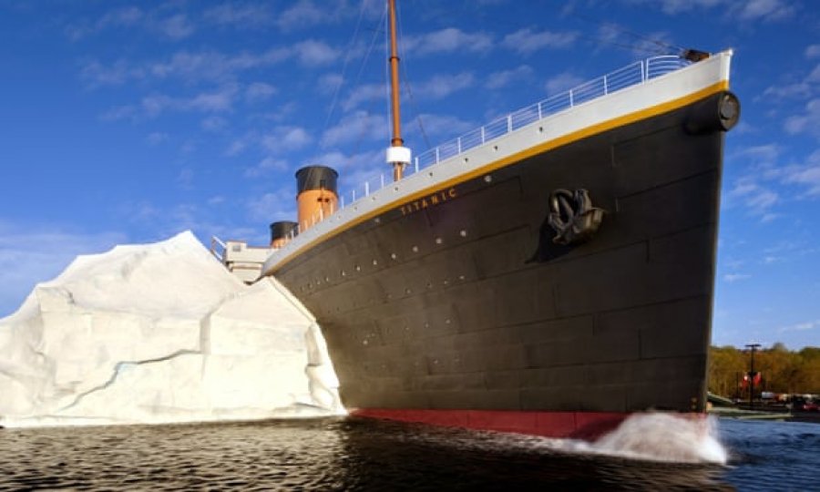 Vizitorët në muzeun e Titanikut në SHBA plagosen nga kopja e aisbergut