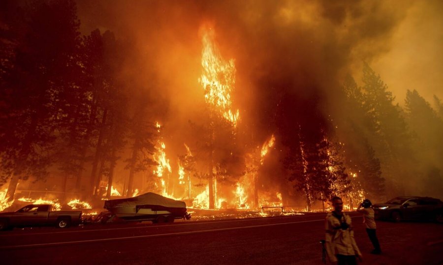 Zjarret në Kaliforni duken sikur vijnë 'nga ferri', pamje tronditëse