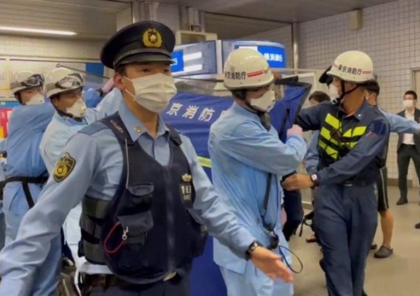 Sulm me thikë në Tokio, raportohet për një viktimë dhe 10 të plagosur