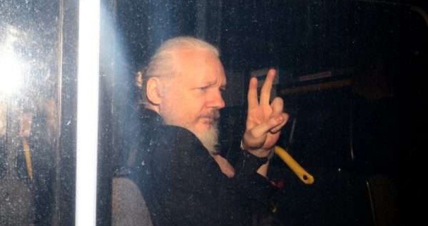 Assange humb një betejë ligjore rreth ekstradimit në ShBA