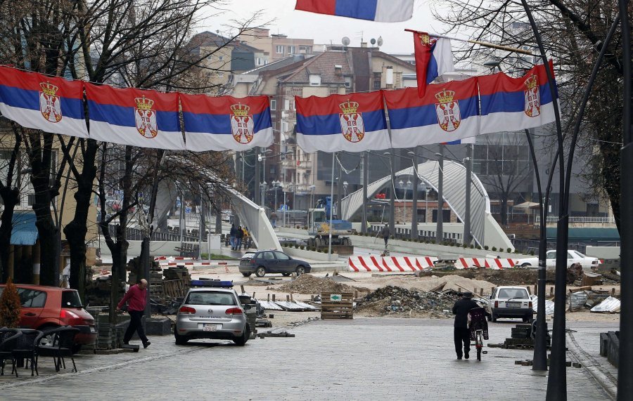 Ç'po ndodh në Mitrovicën e Veriut?! Kryetari serb po blen kompjutera me shumicë