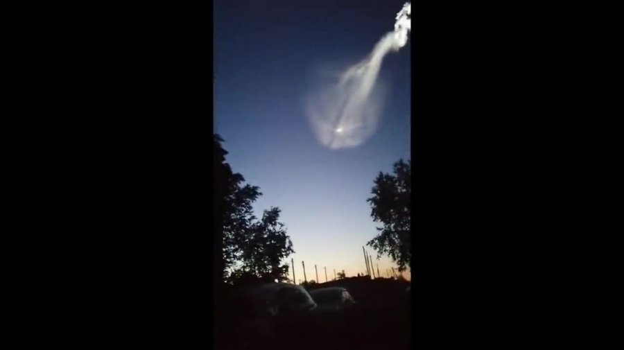 VIDEO/ Mister në qiell, ‘kandili i detit’ filmohet duke hyrë në atmosferën e Tokës