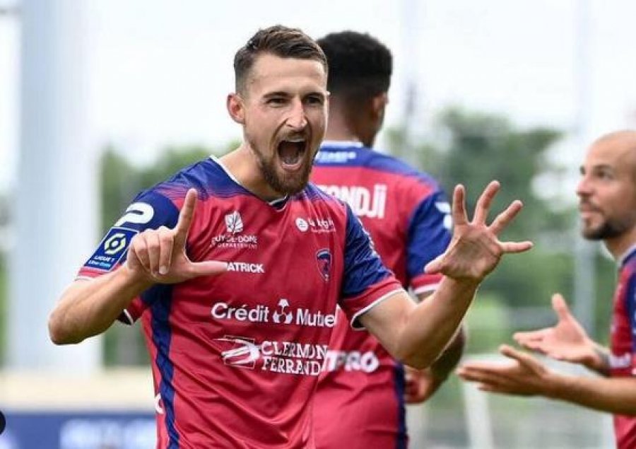 Sulmuesi shqiptar zhvillon paraqitje mbreslënëse, gol dhe asist në barazimin e skuadrës së tij