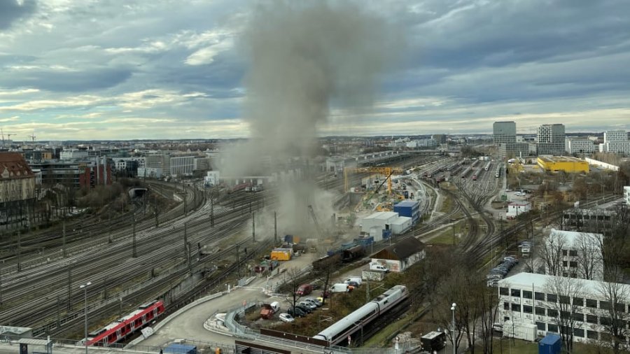 FOTO/ Shpërthim i fuqishëm pranë stacionit të trenit në Mynih