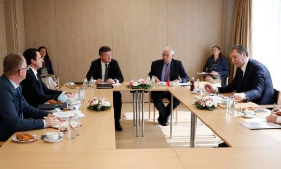 Borrell bën thirrje që Kosova e Serbia t’i kthehen dialogut
