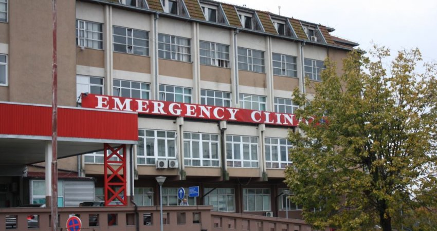 Vogëlushi që u lëndua nga zjarri në Ferizaj në gjendje të rëndë shëndetësore