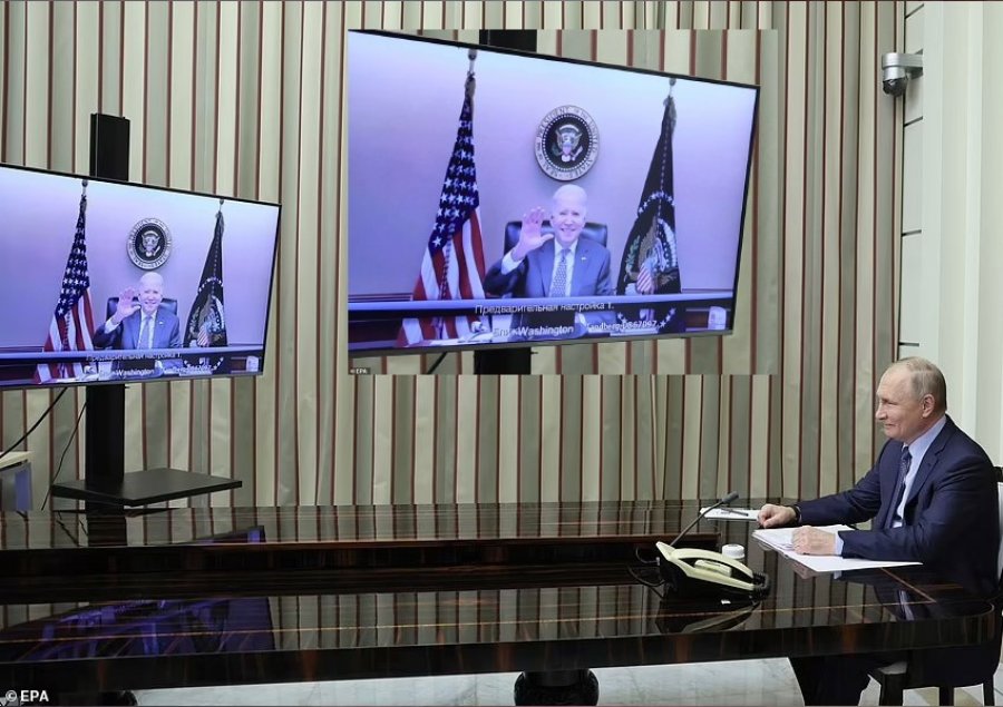 VIDEO/ ‘Hape pak mikrofonin’: Takimi virtual Biden-Putin mbi Ukrainën