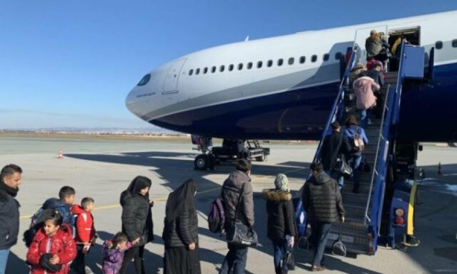 Edhe 256 afganë largohen nga Kosova drejt Kanadasë