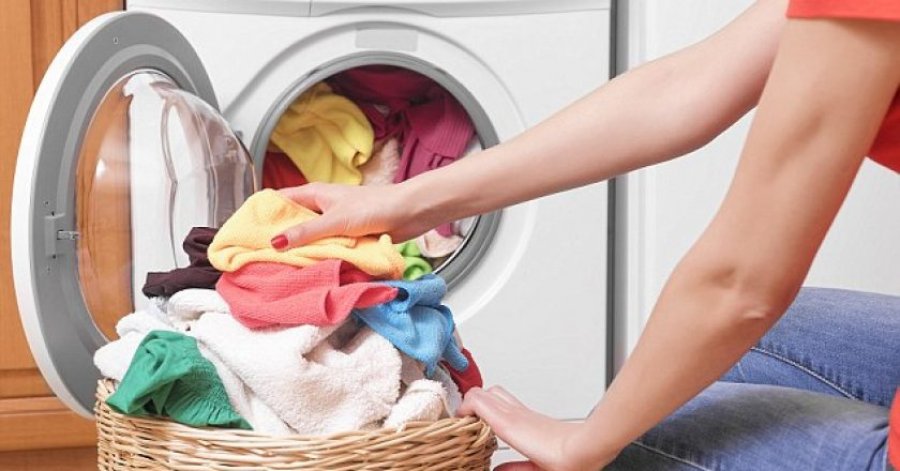 Sa shpesh duhen larë rrobat? Dermatologu befason me përgjigjen 