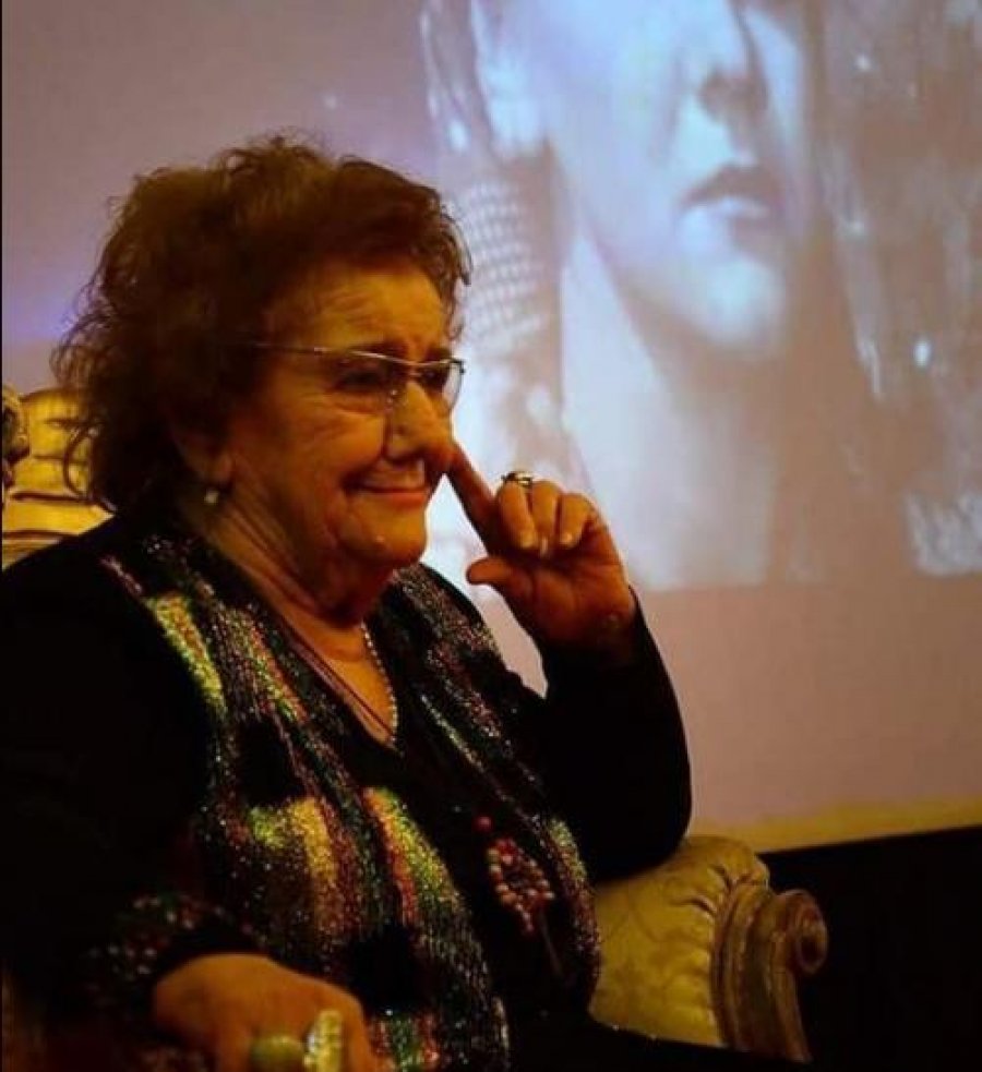 Tinka Kurti sot 89 vjeçe, 'Nderi i Kombit' merr urimin e parë nga teatri ku bëri histori
