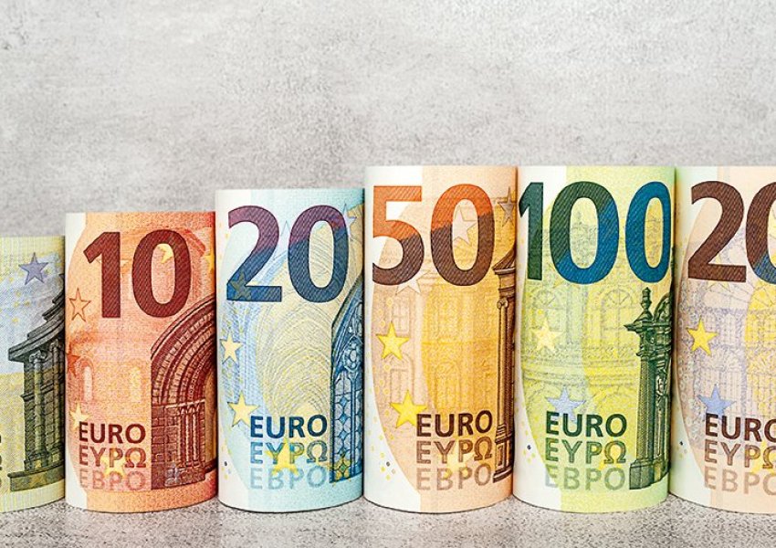 Euro e nis javën në rënie, nuk binte në nivele të tilla qysh prej fundit të dhjetorit të vitit 2007