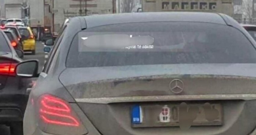 60 euro është dënimi për shoferin që nuk kishte vendosur stikers veturës me targa serbe