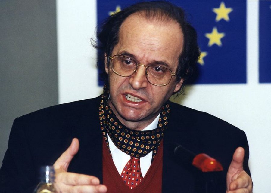 Rugovizmi i vërtetë dhe i falsifikuar!