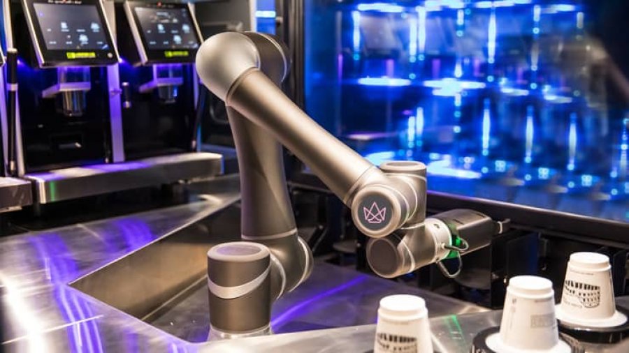 VIDEO-FOTO/ La punën për t’u bërë miliarder me robotin që bën kafe
