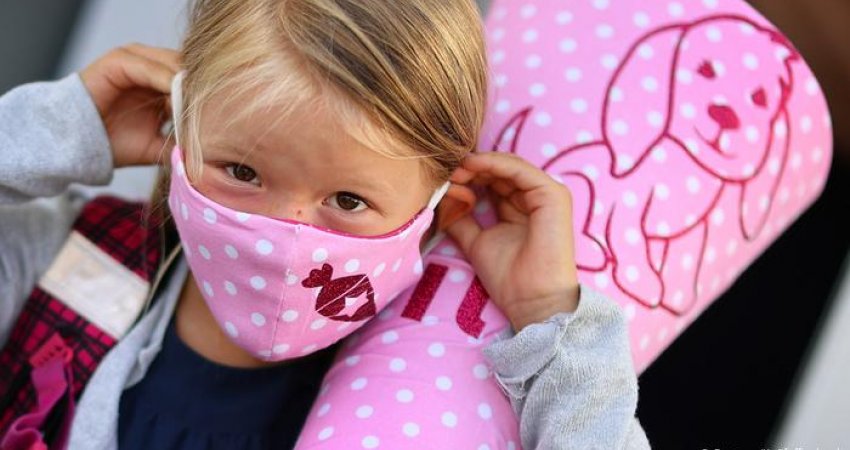 Studimi gjerman: Vendosja e maskës mund të japë efekte negative te femijët