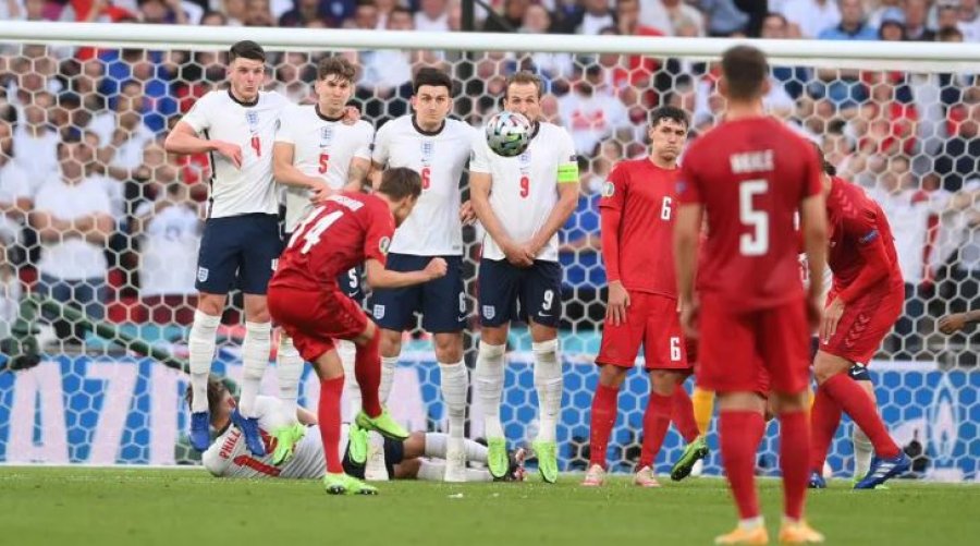 Danezët peticion, Anglia u përgjigjet: Edhe goli i Damsgardit, i parregullt