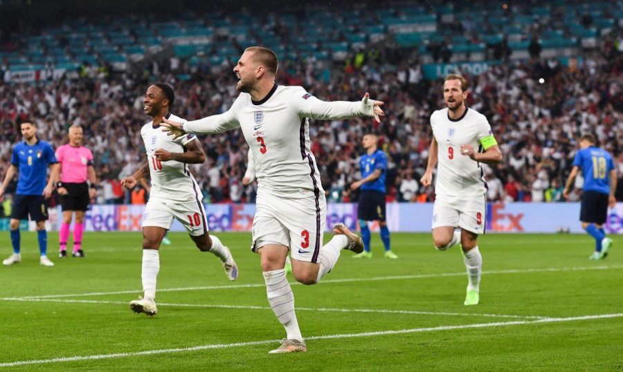 EURO 2020/ Spektakël, Anglia shënon që nga tuneli
