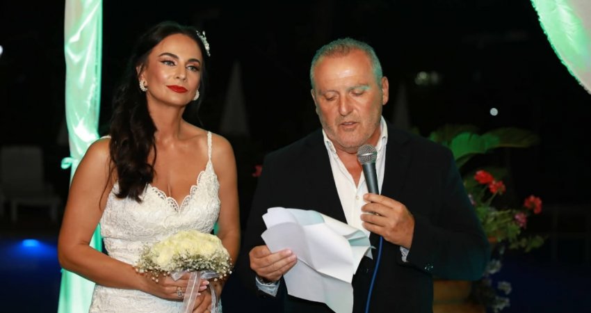 Blerta e veshur me vello, Veton Surroi vjen me një poezi dashurie për gruan e tij