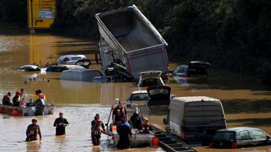 VIDEO – FOTO/ Rritet bilanci i viktimave në Gjermani dhe Belgjikë, përmbytjet bëjnë kërdi edhe në shtete të tjera