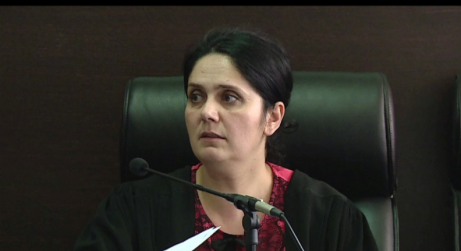 Gjykata e Posaçme shtyn seancën për Enkelejda Hoxhën dhe 9 të pandehurit e tjerë