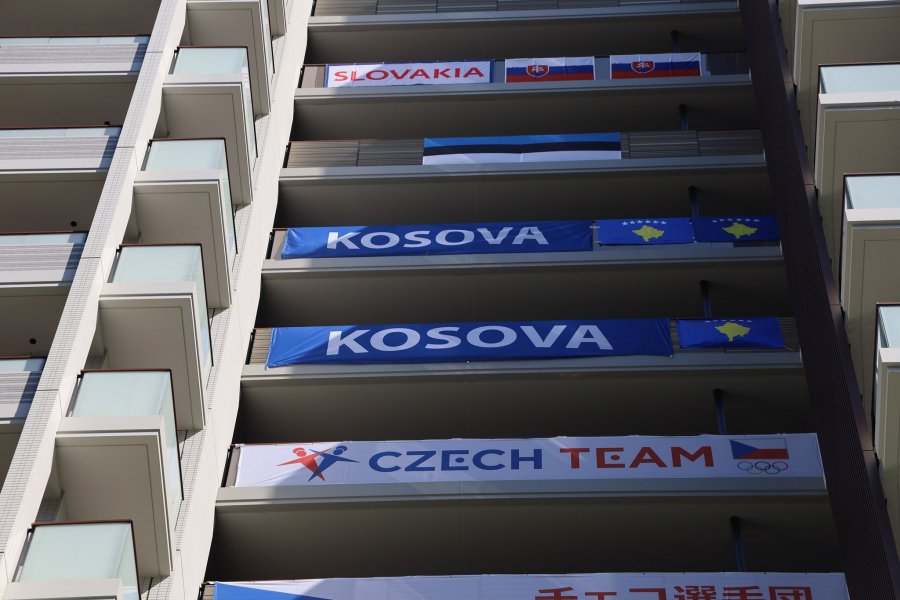 Edhe flamuri i Kosovës në fshatin olimpik 