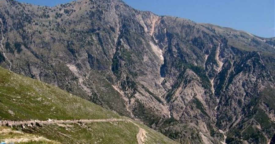 Gjenden pas 14 orësh kërkime dy turistë të huaj që humbën rrugën në pyllin e Llogarasë 
